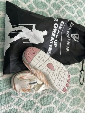 Peak Performance Women's Athletic Shoes in White and Pink